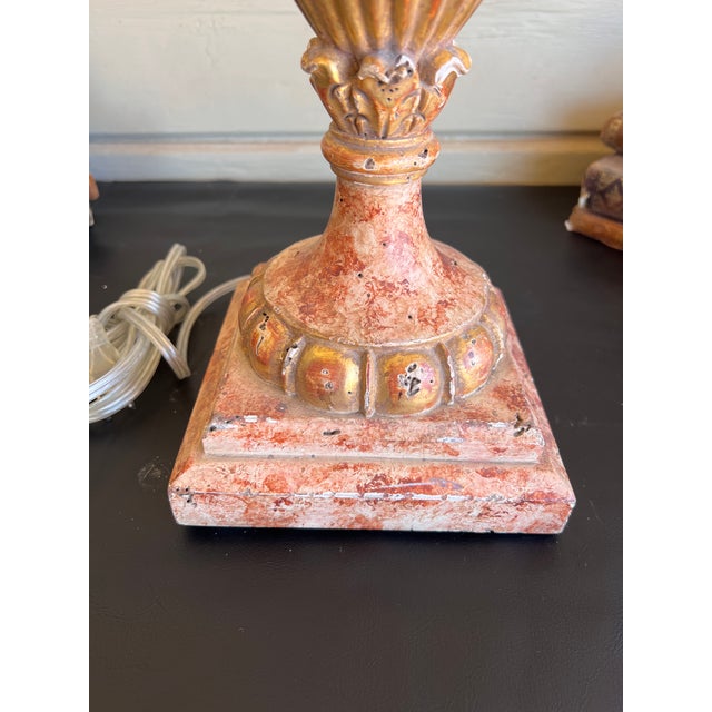 1910s Fine Antique Italian Neoclassical Giltwood & Faux Hand Painted Marble Carved Urn Table Lamp For Sale - Image 5 of 11