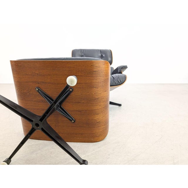 Set of Lounge Chair and Ottoman in Palisander by Charles and Ray Eames for Herman Miller For Sale - Image 12 of 18