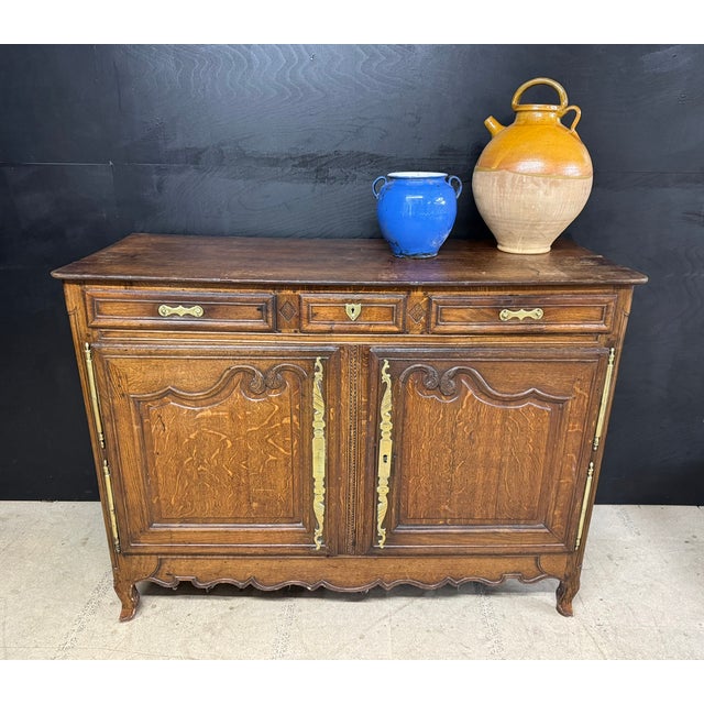 A lovely French Normandy Oak Buffet dating to the 18th Century, 3 upper drawers and cupboards beneath. Nice original...