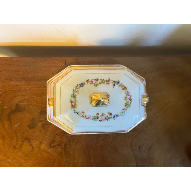 Early 19th Century Antique Early 19th Century French Empire Paris Porcelain Octagonal Sauce Tureen With Flower Garland Sprig Decoration For Sale - Image 5 of 16