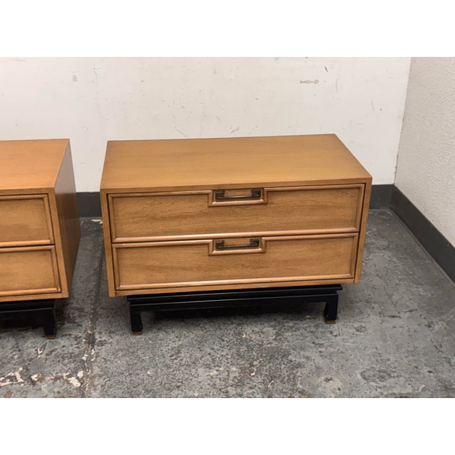 Vintage American of Martinsville Blonde Walnut Nightstands, Pair For Sale In San Francisco - Image 6 of 12