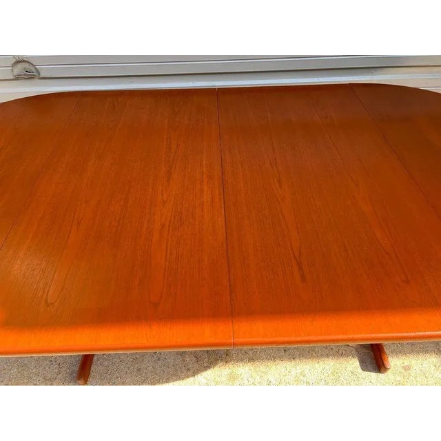 Mid Century Teak Extension Round Dining Table With 2 Leaves. For Sale - Image 9 of 11
