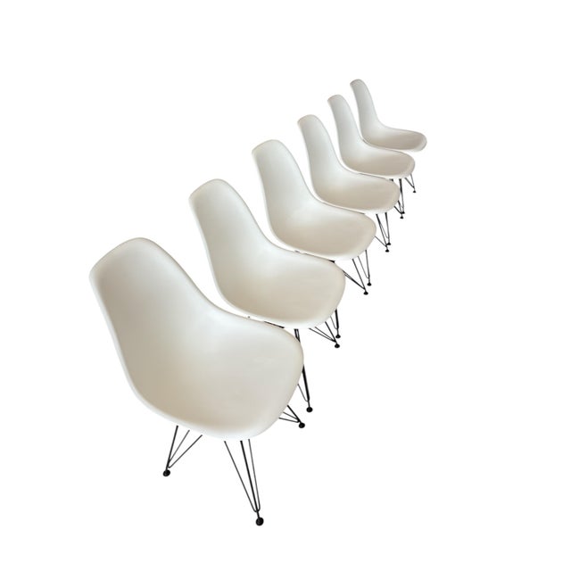 Vitra White DSR Chairs by Charles & Ray Eames for Vitra, 2012, Set of 6 For Sale - Image 4 of 13