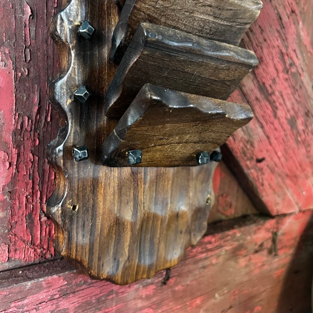 1970s Vintage Wooden Wall-Mounted Tie/Scarf Rack With Handcrafted Scalloped Edges & Brutalist Style For Sale - Image 5 of 8