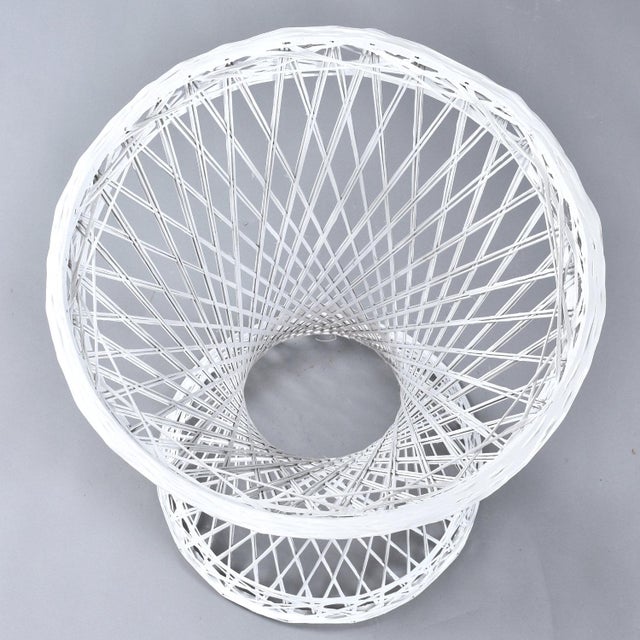 White Set of 3 Russell Woodard Spun Fiberglass Outdoor Plant Stand Planters For Sale - Image 8 of 9