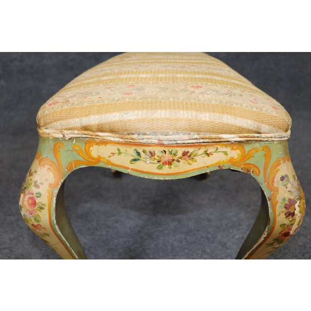 1940s Fine Venetian Paint Decorated Italian Foot Stool or Ladies Vanity Bench For Sale In Philadelphia - Image 6 of 10