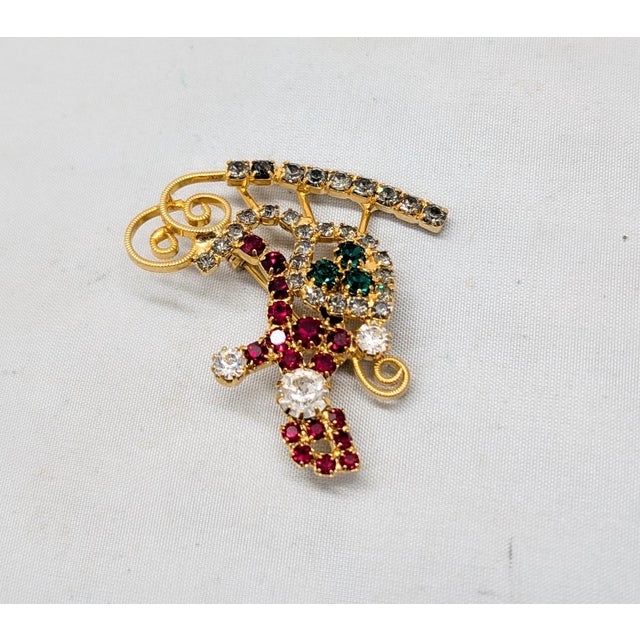 Vintage 1960s Signed Hobe Rhinestone Santa Claus in His Sleigh Brooch For Sale In Philadelphia - Image 6 of 8