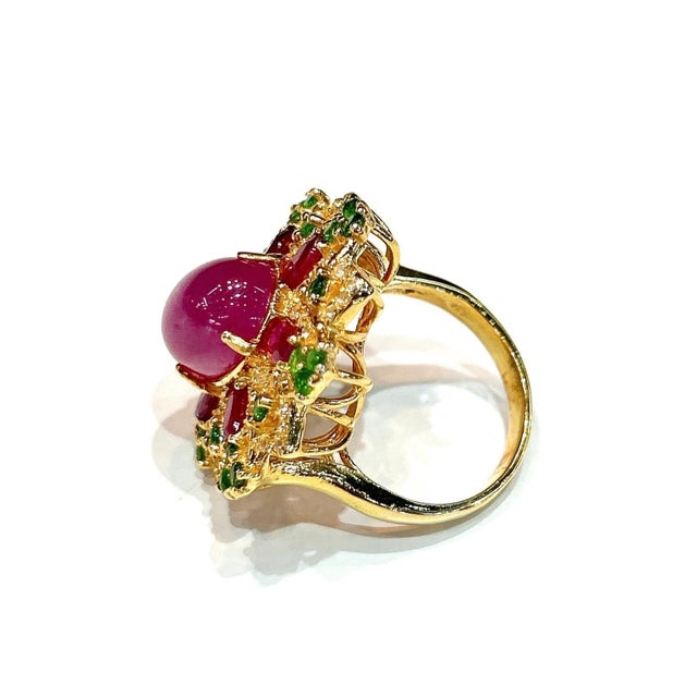 Bochic “Capri” Retro Red Ruby & Green Peridot Ring Set In 18K Gold & Silver For Sale In New York - Image 6 of 12