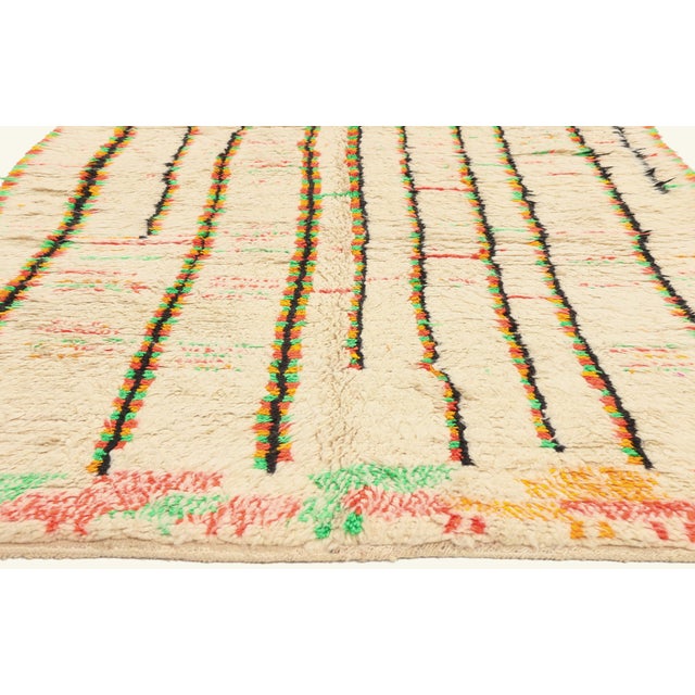Berber Tribes of Morocco Vintage Azilal Moroccan Rug, 05'00 X 09'09 For Sale - Image 4 of 10