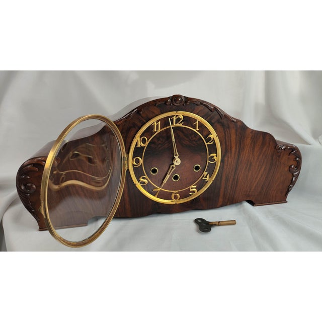 Wonderful Westminster Chime mantel or table clock 1930’s Strike: every 1/4 hour. Working condition Key included Dimensions...