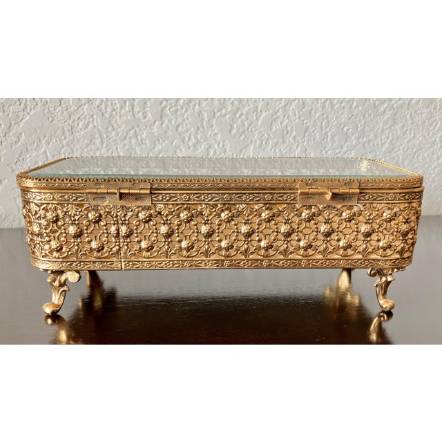 Rococo Mid 20th-Century Louis XV-Style Beveled Glass 24k Gold-Plated Filigree Nicely-Sized Casket-Style Keepsake / Trinket Box For Sale - Image 3 of 18