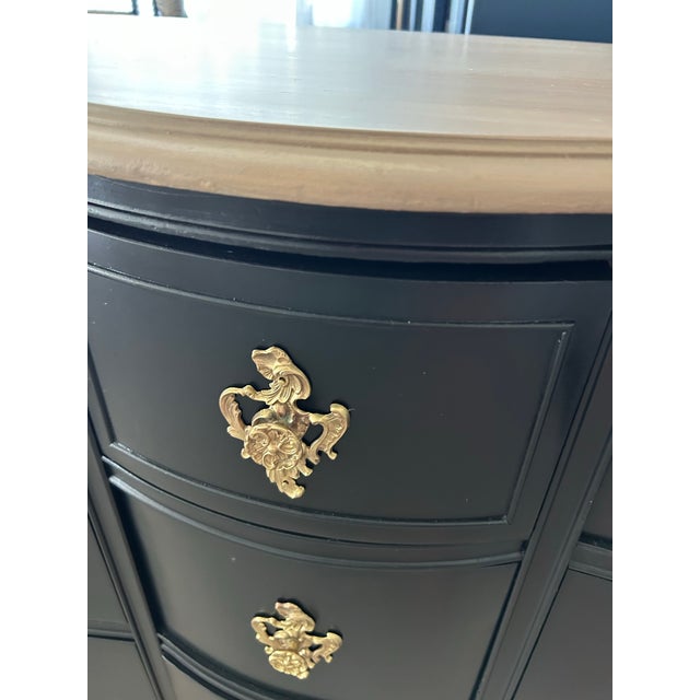 Vintage French Provincial Nine-Drawer Sideboard/Dresser by Bassett Furniture Company For Sale - Image 9 of 9