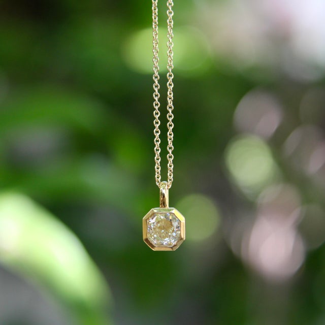 1990s 18k Gold Octagonal Yellow Diamond Pendant on a 14k Gold Chain For Sale - Image 10 of 11