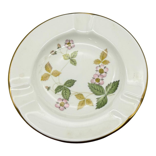 Vintage Wedgwood Traditional Style Ceramic Ashtray For Sale