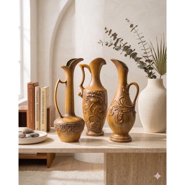 Set of 3 Royal Haeger Ewer Vases, Gold Ceramic Pottery Pitcher Set, Mid Century Old World Mantel Decor For Sale - Image 6 of 18