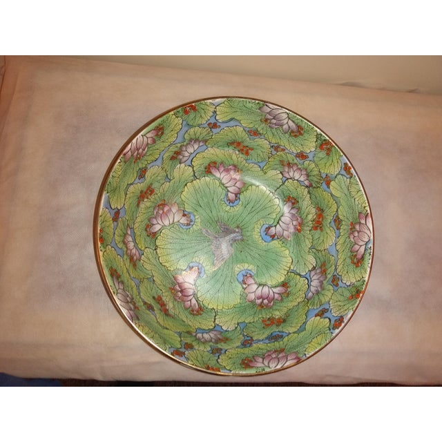 20th Century Chinoiserie Colorful Hand-Painted & Gilt Waterlily & Lotus Bowl For Sale - Image 4 of 6