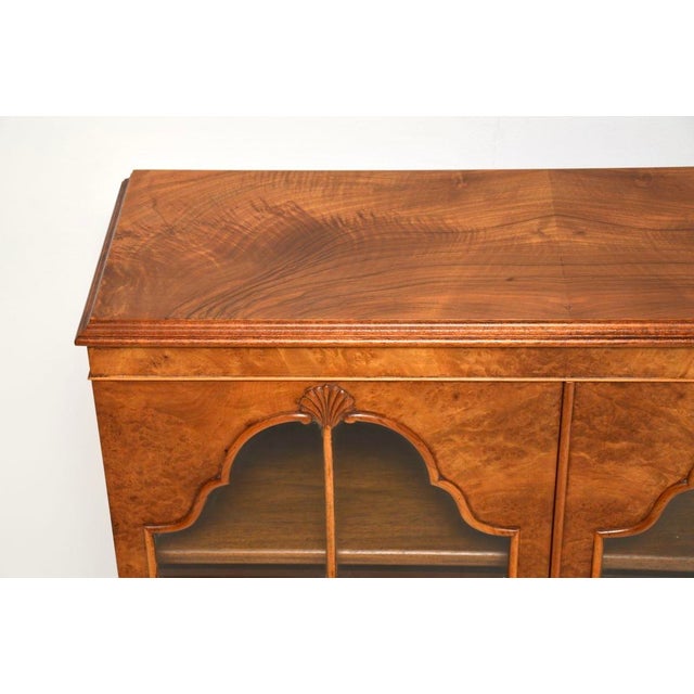 Vintage Queen Anne Style Bookcase in Burr Walnut, 1920 For Sale - Image 6 of 13