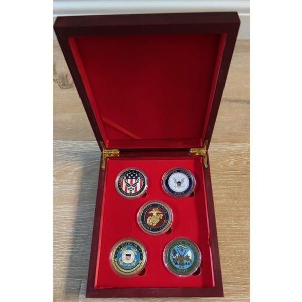 American Set of 5 Military Challenge Coins & Case: Army, Navy, Air Force, Marines, Coast Guard For Sale - Image 3 of 3