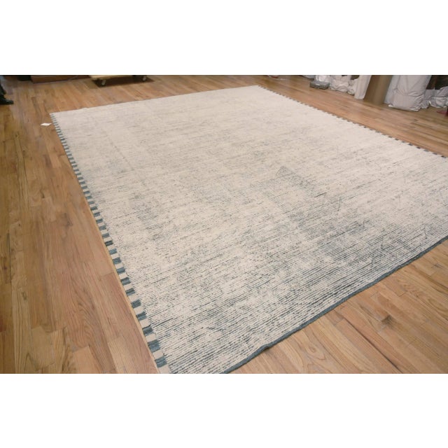 Nazmiyal Collection Contemporary Area Rug For Sale In New York - Image 6 of 8