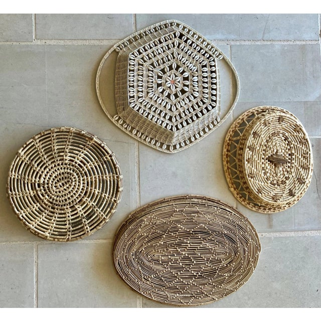 Mid 20th-Century Artfully Handwoven Natural Grass Trays - Set of 4 For Sale - Image 4 of 12
