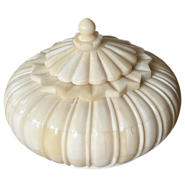 Ralph Lauren Carved Bone Lidded Snuff Box | Neoclassical Ribbed Form | 19th–Early 20th C. For Sale - Image 4 of 8