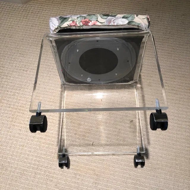 Mid-Century Modern 1970s Vintage Mid-Century Modern Waterfall Lucite Vanity Stool With Swivel and Chrome Rollers For Sale - Image 3 of 5