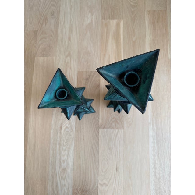 1970s Monumental Signed Modernist/Brutalist Sculptural Candlesticks in Verdigris Patinated Bronze, 1970s, a Pair For Sale - Image 5 of 12
