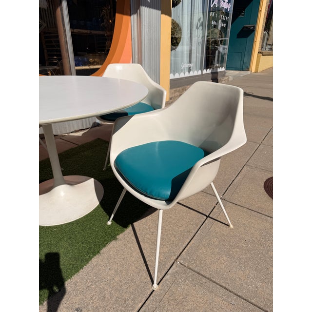 Restored Space-Age Mid-Century Modern Burke Inc. 5-Piece Dining Set (Rare Rod-Legs) For Sale - Image 15 of 18