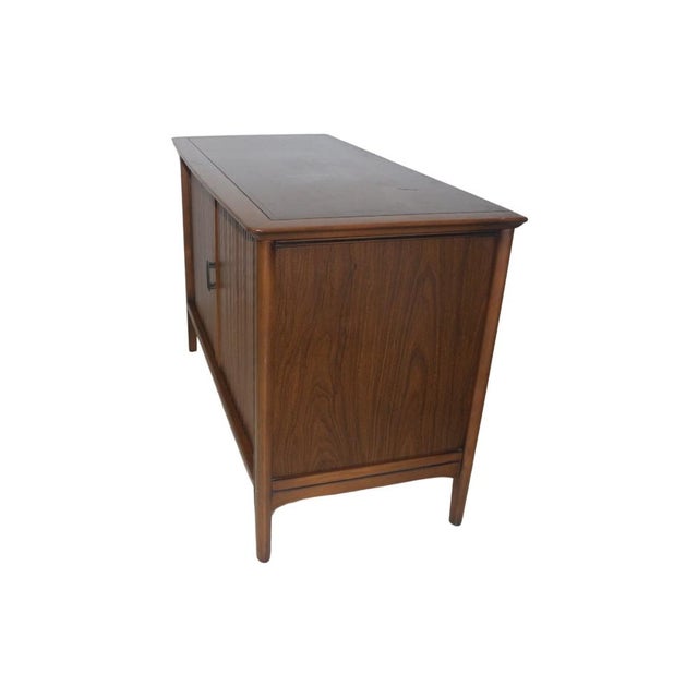 Mid-Century Modern Mid Century Modern Walnut Magnavox Tv Console With Tambour Doors For Sale - Image 3 of 9
