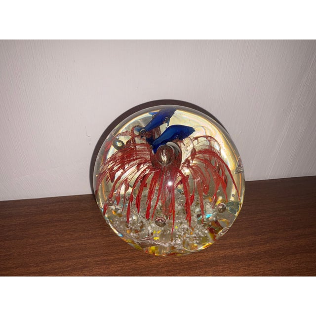 Murano glass paperweight, submerged with fish, height 9 cm, circumference 9 cm