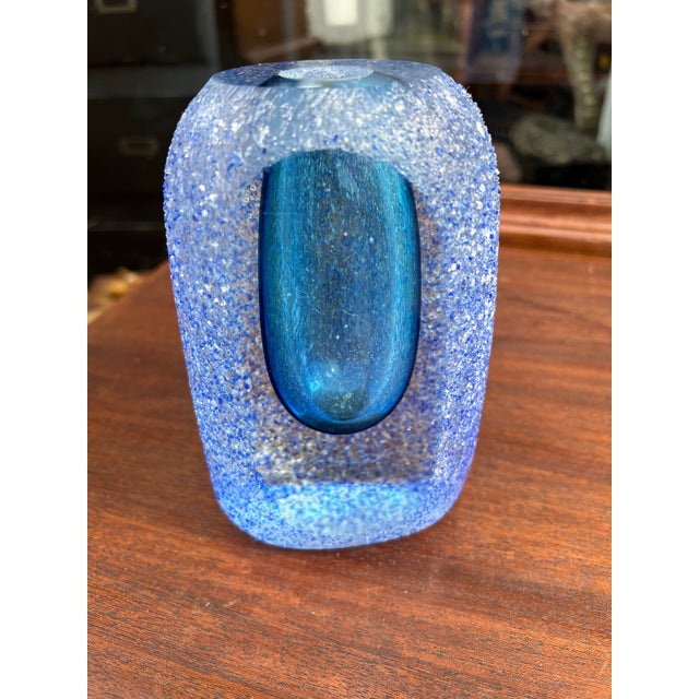 Abstract 1970s Murano Sommerso Style Vase For Sale - Image 3 of 4