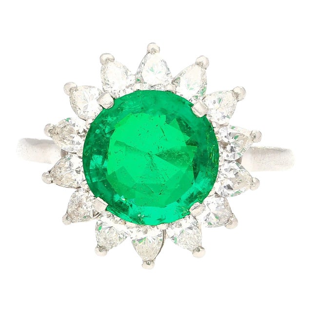 3.02 Carat Vivid Green Round Cut Colombian Emerald & Diamond Halo Platinum Ring, Size 8.25 For Sale