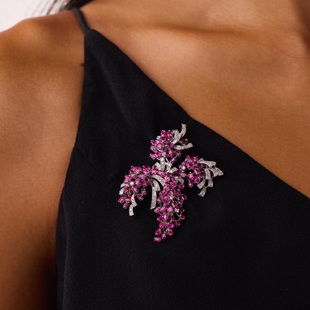 Mid 20th Century Retro 10.00 Carat Pink Sapphire Diamond 14k White Gold Brooch For Sale - Image 4 of 5