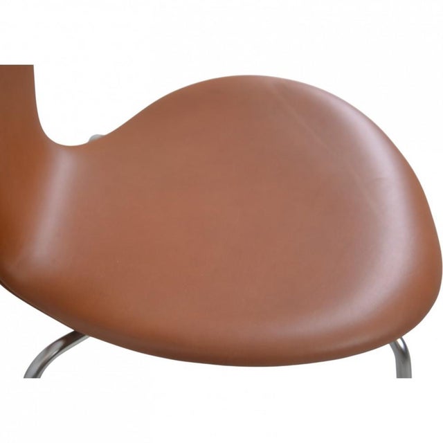 Seven Chairs in Walnut and Leather by Arne Jacobsen, 1970s, Set of 6 For Sale - Image 6 of 18