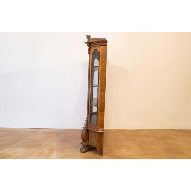 Dutch Rococo Revival 1890s Bombé Vitrine Display Cabinet with Carved Medallion For Sale In Atlanta - Image 6 of 11