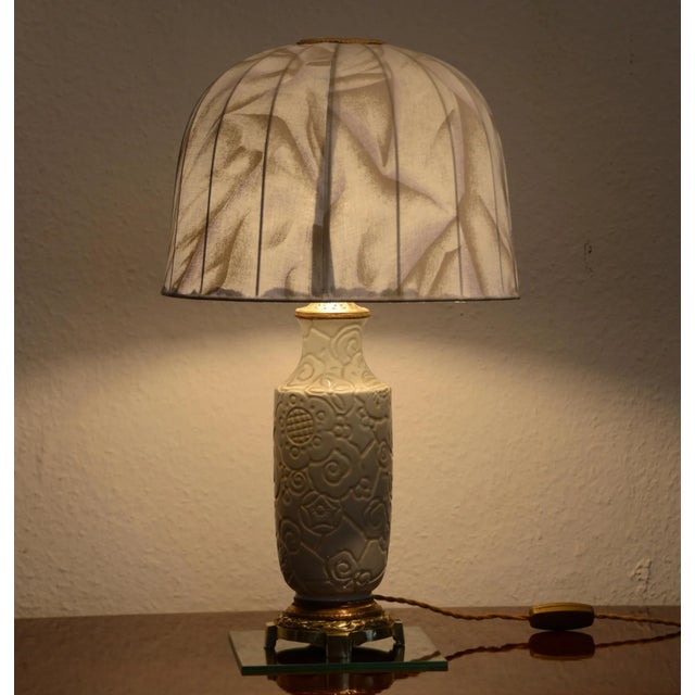 Art Deco White Ceramic Lamp with Floral Pattern, 1930s For Sale - Image 4 of 7