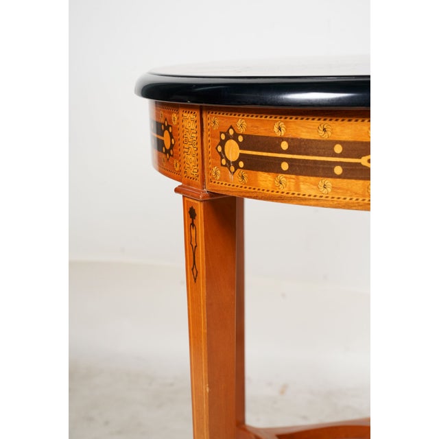 1980s Exquisite Compass Star Inlaid Round Table by John Widdicomb – Neoclassical Marquetry Top, Ebonized Edge For Sale - Image 9 of 18