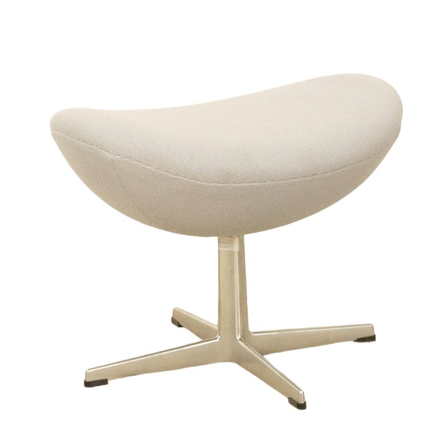 Mid-Century Modern Mid Century Modern Egg Lounge Chair & Ottoman Arne Jacobsen for Fritz Hansen For Sale - Image 3 of 18