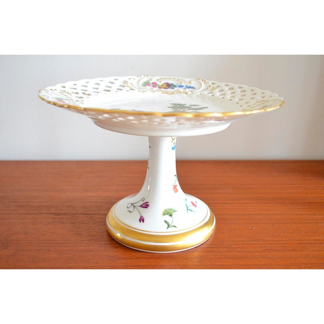 A very beautiful antique centerpiece bowl from the reichenbach porcelain manufactory with the painter's mark hädrich &...