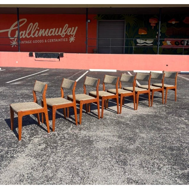 Mid Century Danish Teak Dining Set W/ 2 Butterfly Leaves & 8 Chairs For Sale In Tampa - Image 6 of 15
