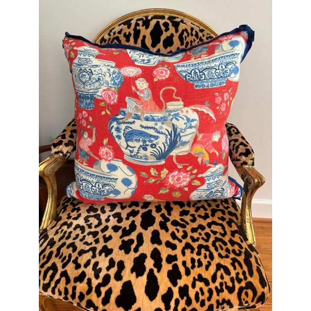 22” pillow with down insert, flanged edge, and zipper closure. Just fabulous!