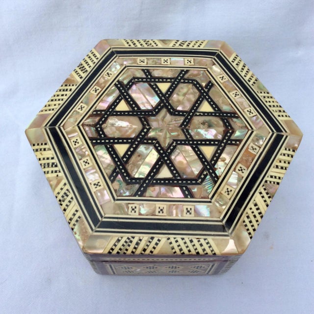 1980s 1980s Vintage Mother of Pearl Inlaid 6 Sided Box For Sale - Image 5 of 5