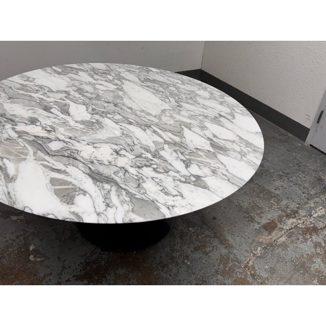 2010s Eero Saarinen for Knoll Studio Arabescato Marble Dining Table, 60 Inch For Sale - Image 5 of 12