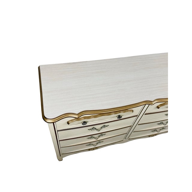 Vintage French Provincial Six-Drawer Dresser in Cream and Gold With Louis XV Details For Sale - Image 15 of 17
