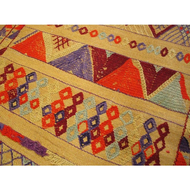 Mid 20th Century Moroccan Reed & Wool Flat-Weave ( 4'9" X 9'8" - 145 X 295 ) For Sale - Image 4 of 7