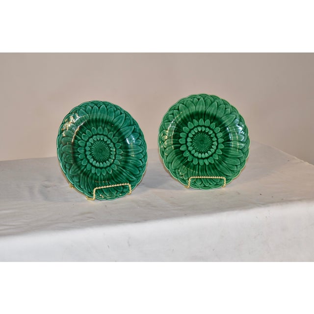 Wedgwood Pair of 19th Century Wedgwood Green Majolica Sunflower Plates For Sale - Image 4 of 9