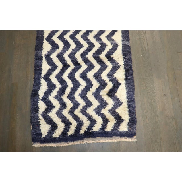 Tulu Minimalist Turkish Shag Runner rug no. j5311 For Sale - Image 4 of 5