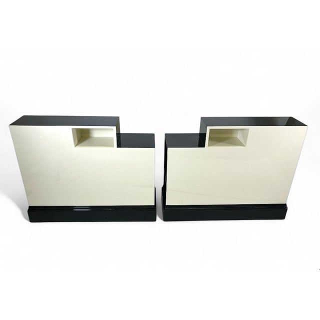 African Pair of Stepped Art Deco Stands Lacquered in Ebony and Ivory For Sale - Image 3 of 7