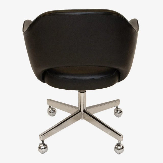 1980s Saarinen Executive Armchair in Original Black Leather, Nickel Swivel Base For Sale - Image 5 of 9