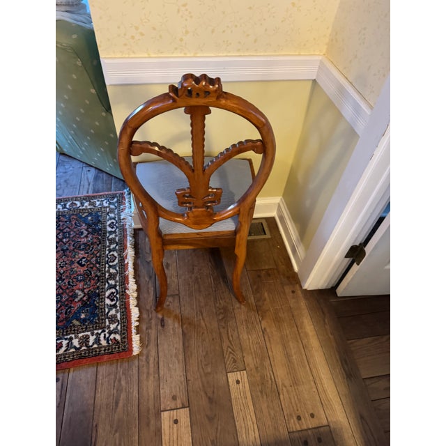 Antique English Mahogany Dining Table & 14 Chairs, Expands to Seat 14 For Sale In New York - Image 6 of 18